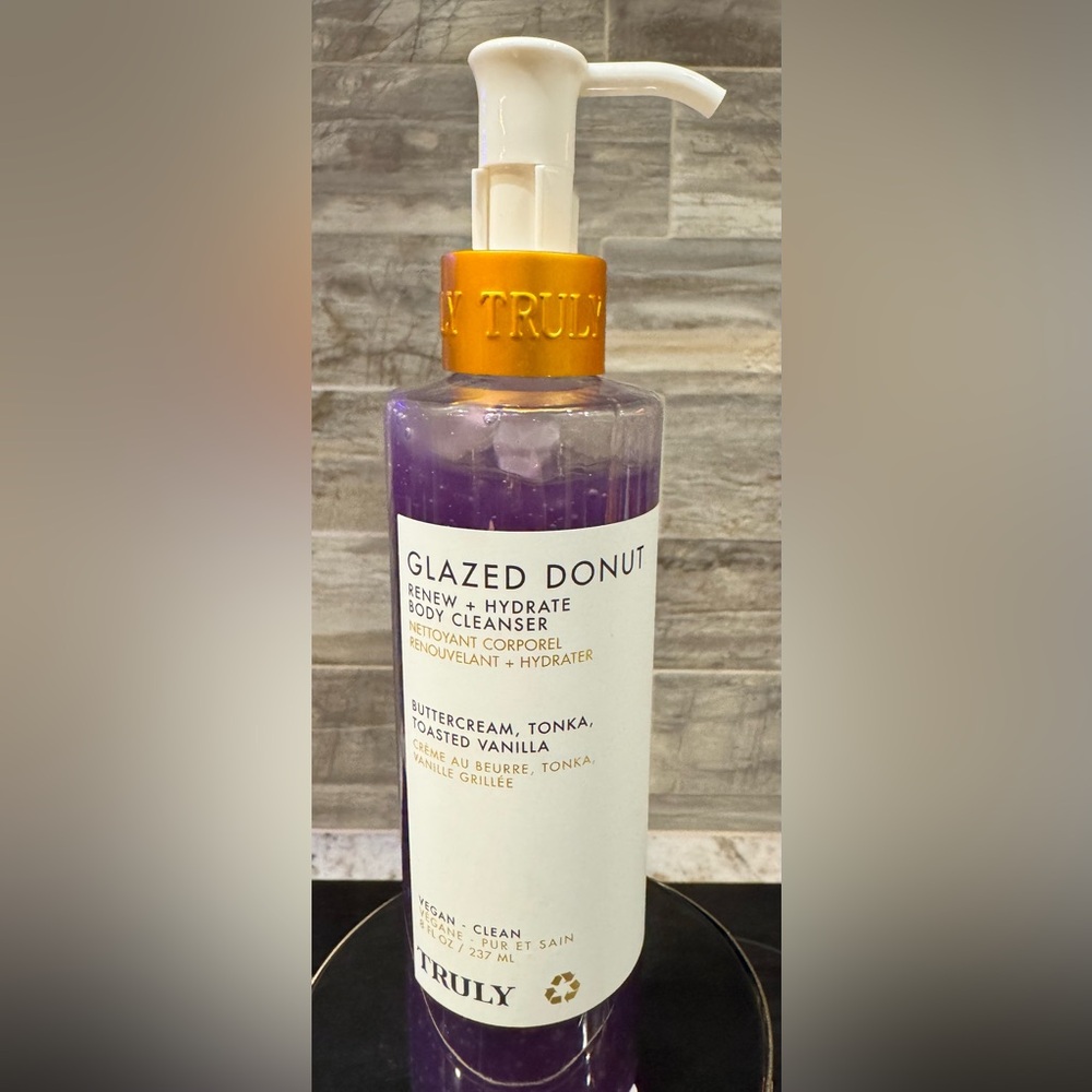 TRULY Glazed Donut Renew + Hydrate Body Cleanser 237mL RARE